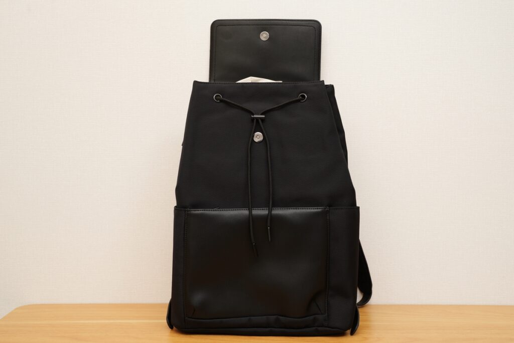 HUAWEI Classic Backpackは2重ロックになっている