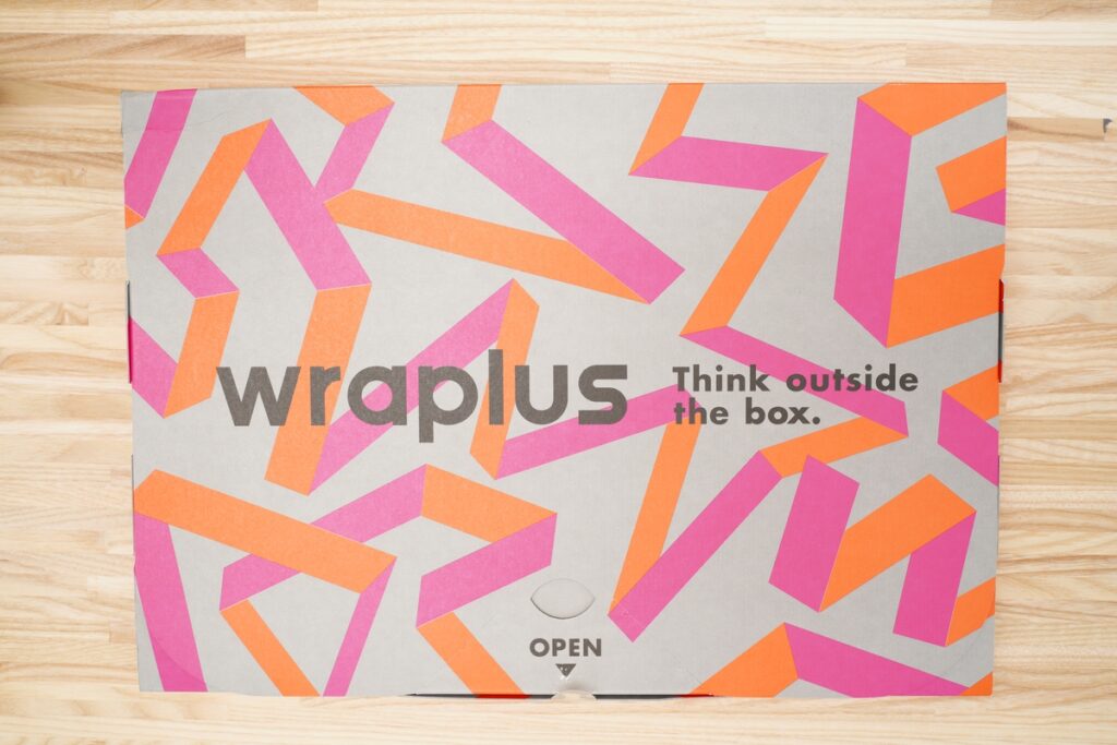 wraplusの外箱は特徴なデザイン