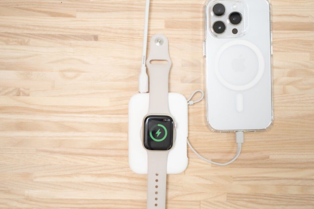 RORRY Apple Watch用 モバイルバッテリーはパススルー充電に対応している