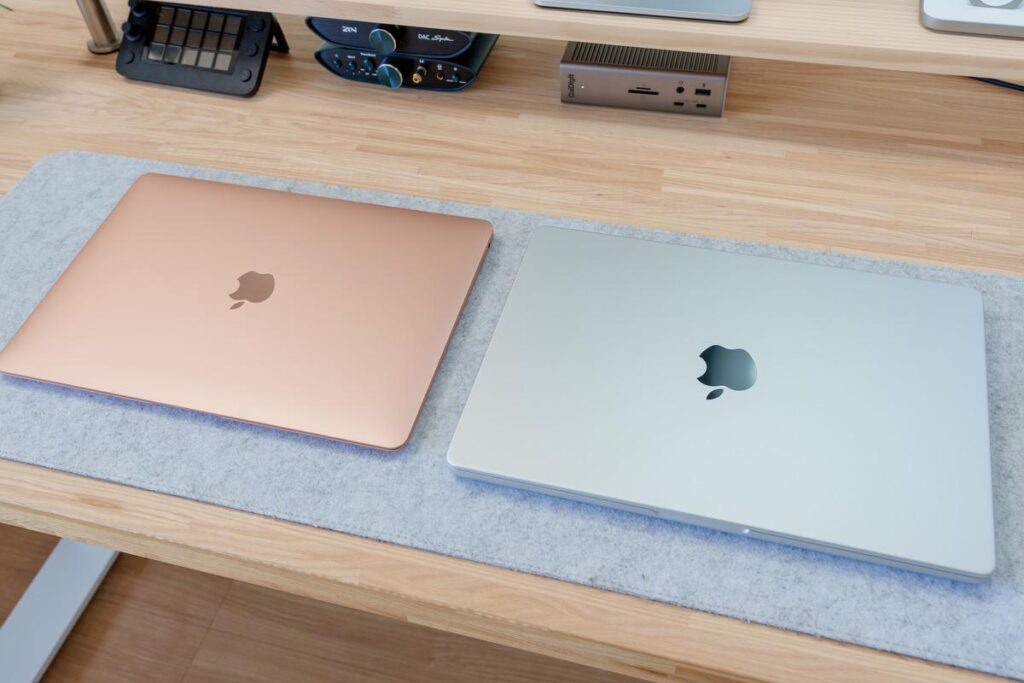 M1 MacBook Airの方がスタイリッシュなデザインをしている