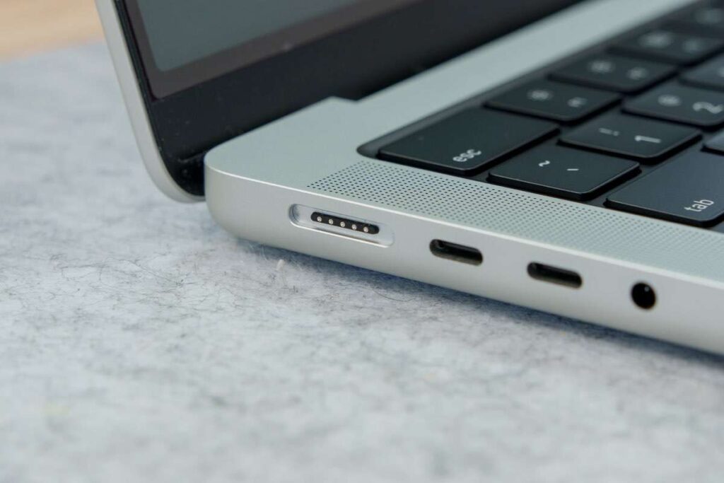 M1Pro MacBook Pro 14インチにはMagSafe充電端子が搭載された