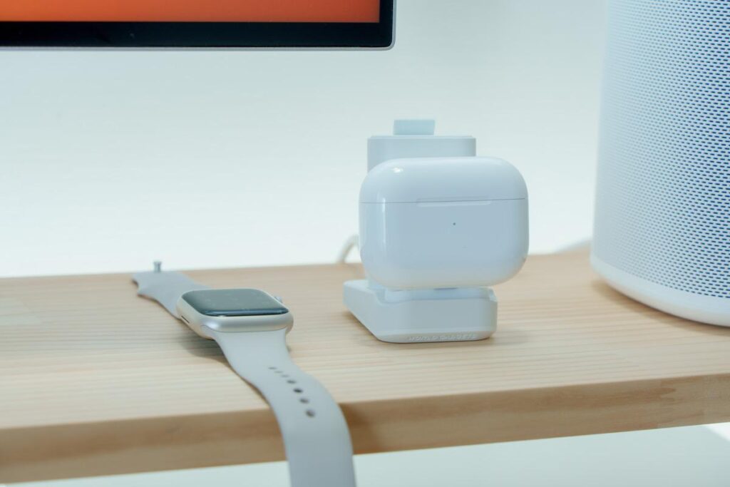 Apple Watchを充電していないときにAirPods Pro（第2世代）を充電することができる
