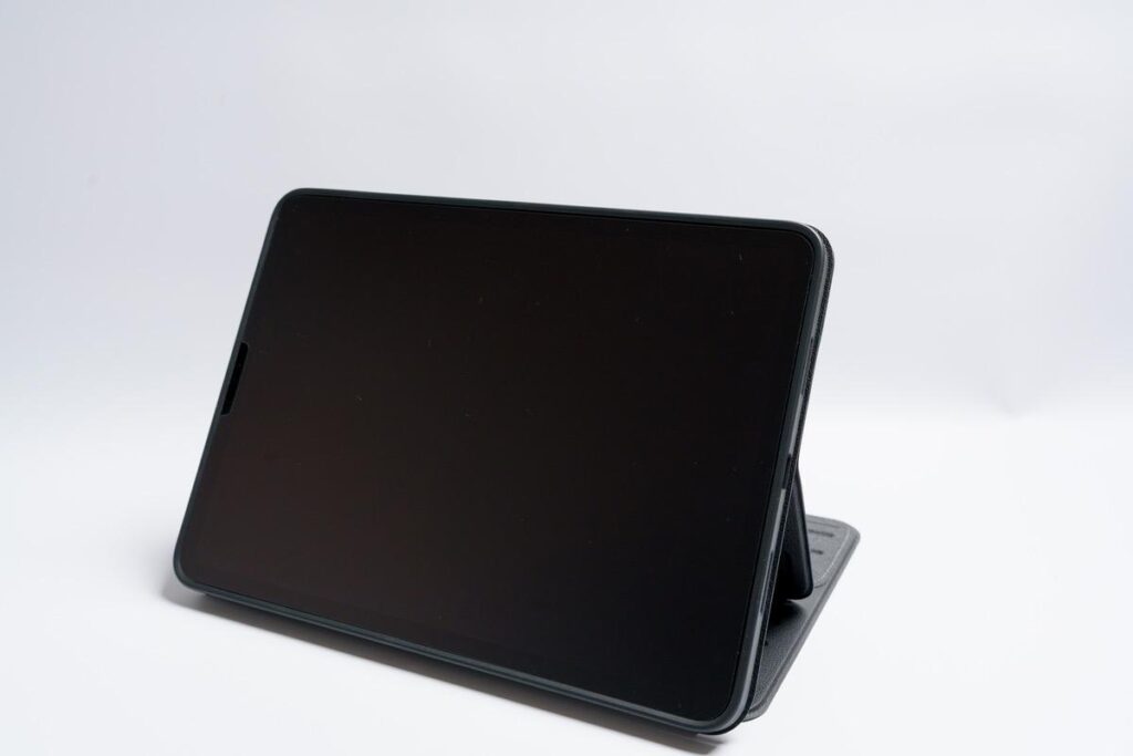 ESR Shift マグネットケース iPad Pro 11インチを横向きに置いてみた