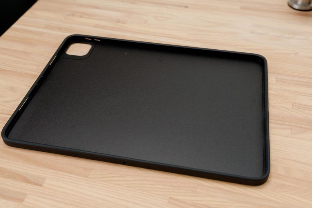 ESR Shift マグネットケース iPad Pro 11インチのケースは背面と側面を保護してくれる