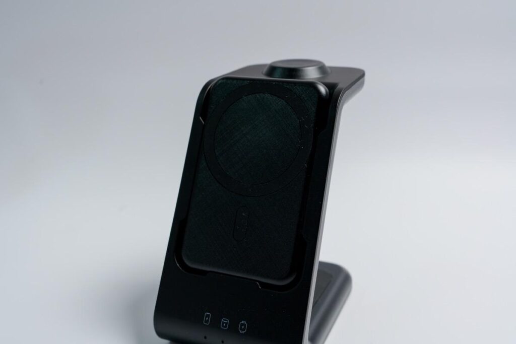 RORRY 4in1 ワイヤレス充電器のiPhone充電はMagSafeの15Wとなっている
