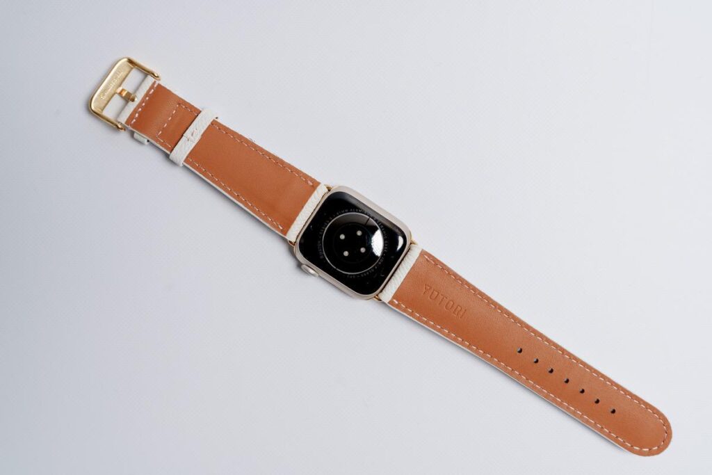 YUTORI Apple Watch レザーバンドはしっかりと装着されている