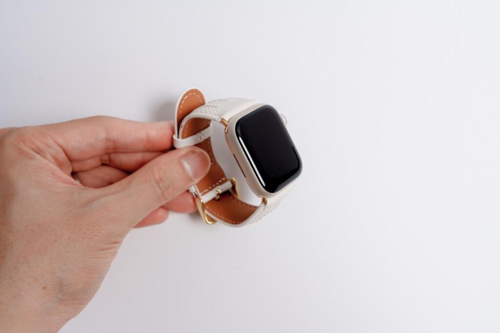 YUTORI Apple Watch レザーバンドはスターライト色との相性が良い