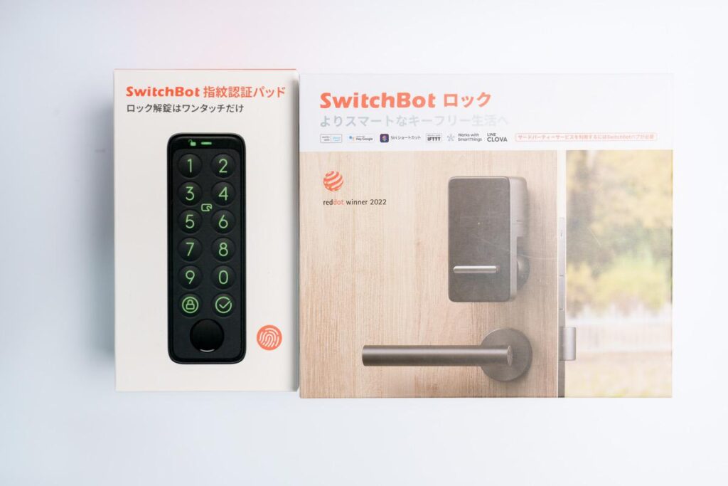 SwitchBot ロックとSwitchBot 指紋認証パッドがセットになって売られている