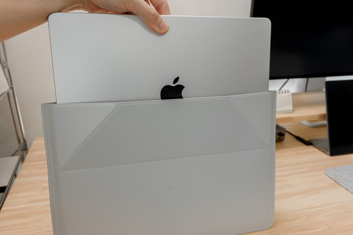 MOFT 多機能キャリーケースにMacBook Pro 14インチを収納している