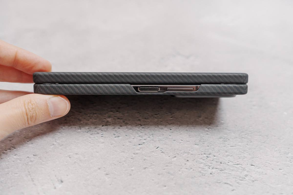 PITAKA Air Case for Galaxy Z Fold5の音量・電源ボタンは保護されない