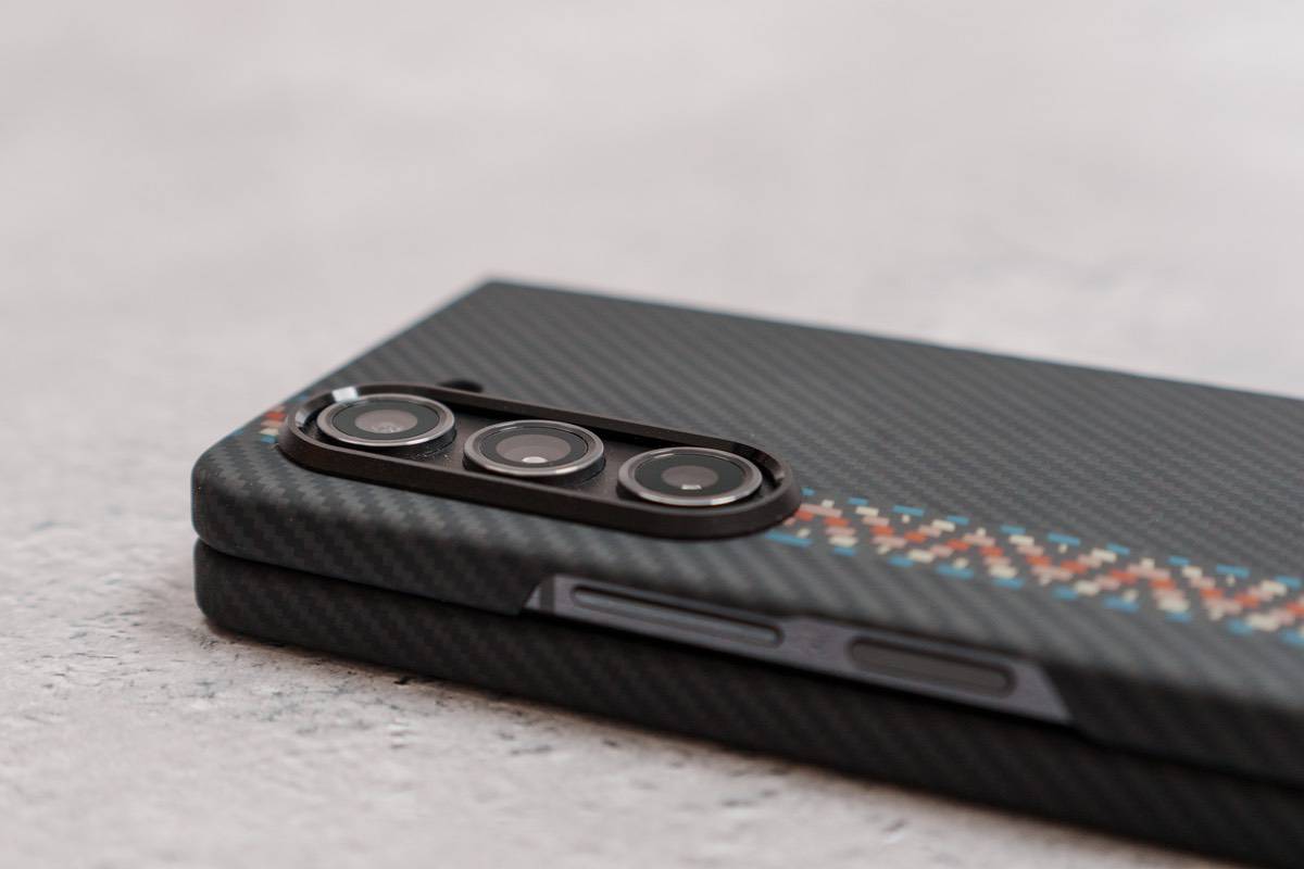 PITAKA Air Case for Galaxy Z Fold5はレンズ部分をしっかり保護してくれる