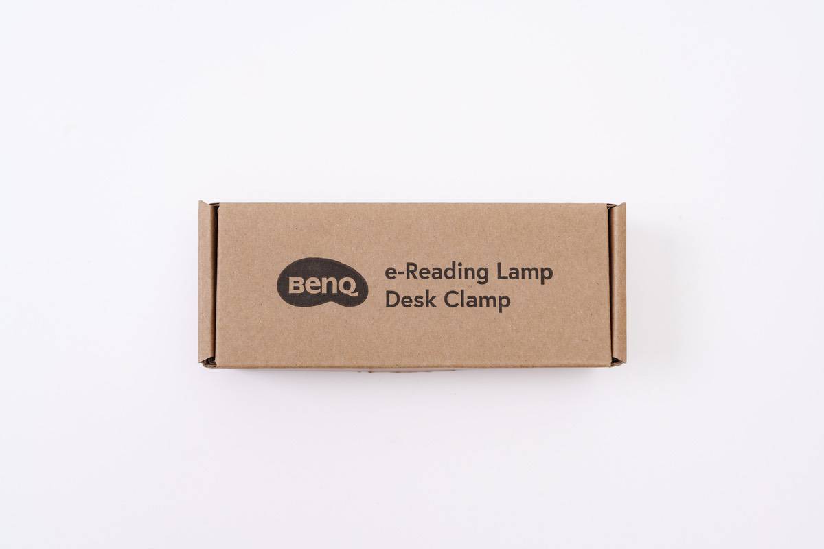 BenQ WiT アイケア LED デスクライト用のクランプの外箱を撮影してみた