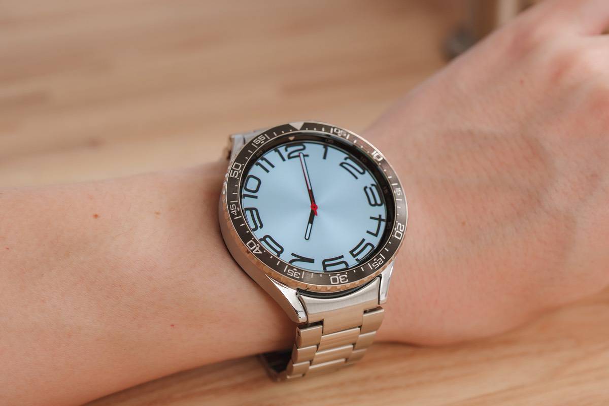 Spigen Bezel TuneはModern Fit 316Lと組み合わせることで高級感のある時計になる