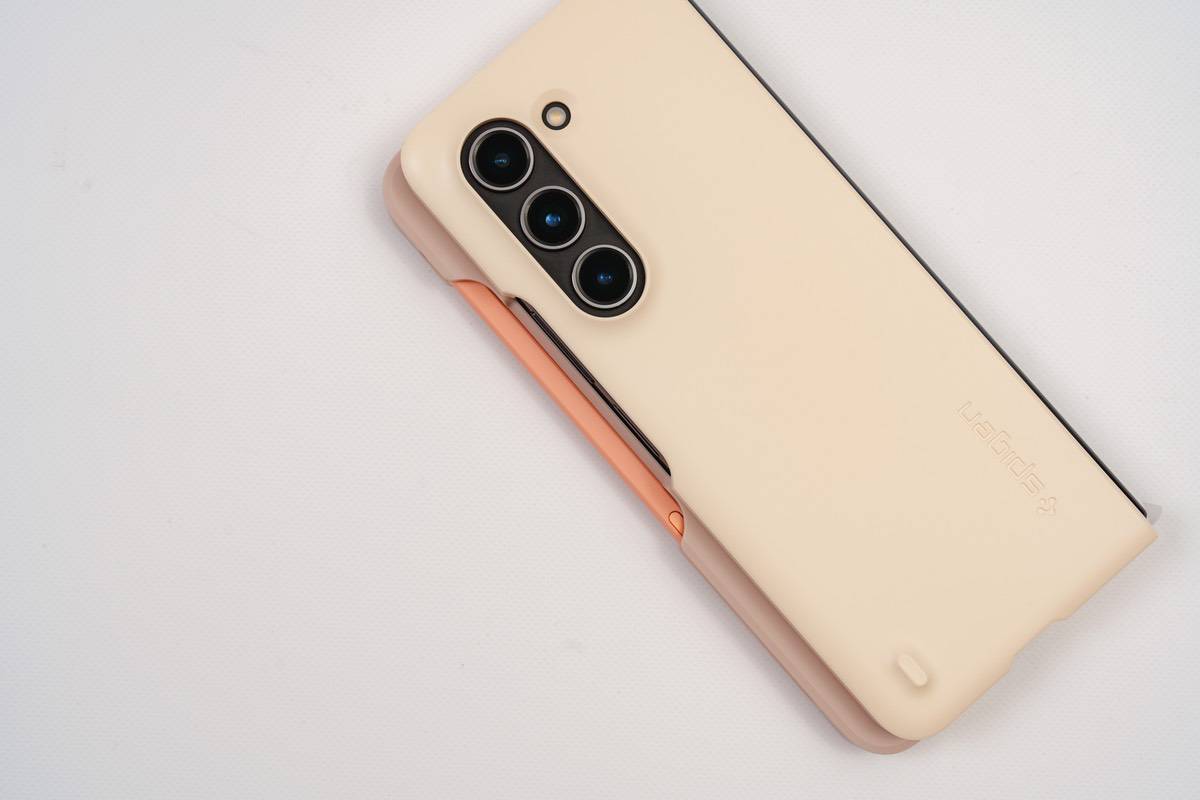 Spigen Thin Fit P for Galaxy Z Fold5はSペンが収納可能