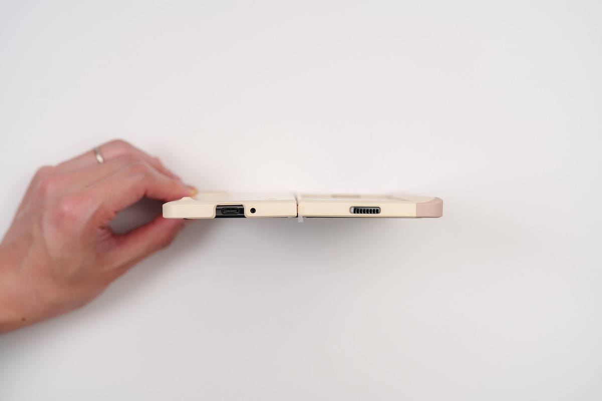 Spigen Thin Fit P for Galaxy Z Fold5はフラットになるように設計されている