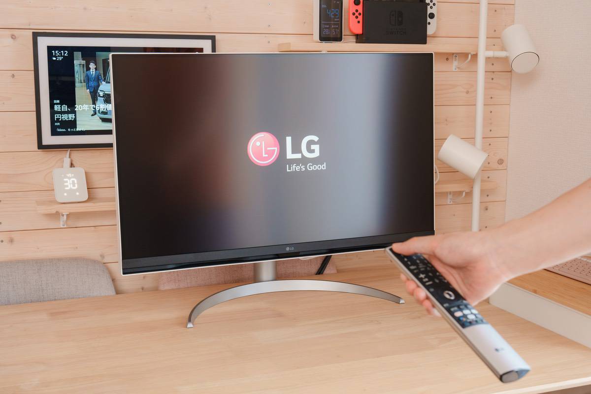 LG 32SQ730S-WにTVリモコンの電源ボタンをかざすと動作する