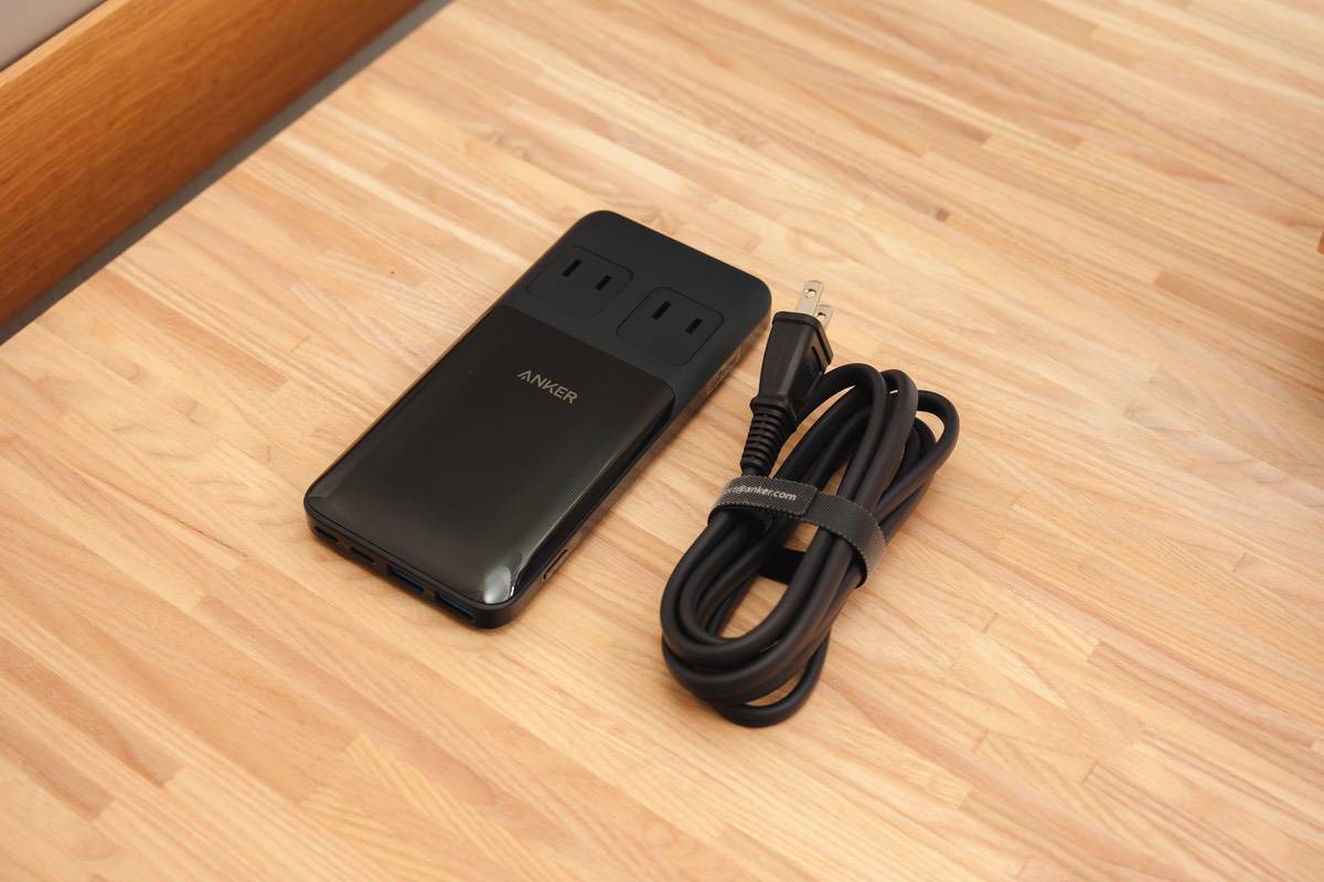 Anker Prime Charging Station (6-in-1, 140W)は1.5mの電源コードが付属する