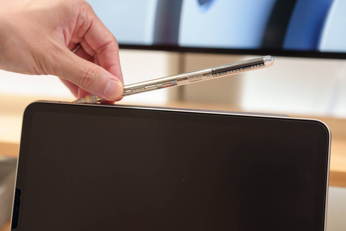 WORLD GADGETS MagPencilはApple Pencilのように取り外すとサッと起動する