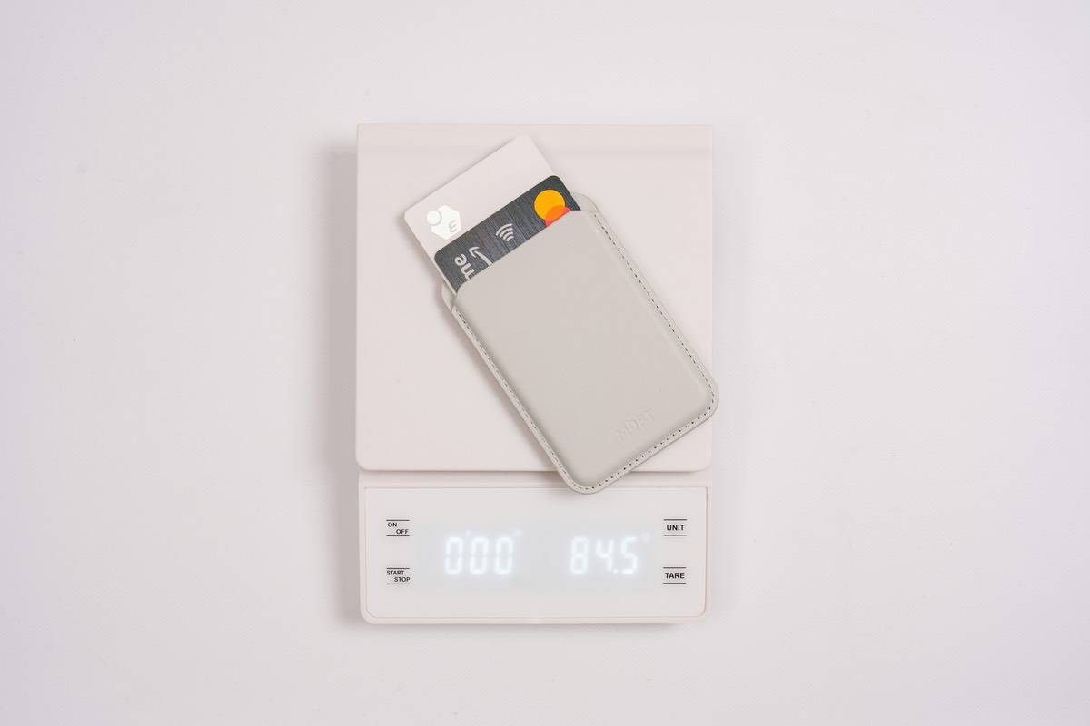 フラッシュウォレット＆スタンド-MagSafeにカードを挿入した重量を計測してみた