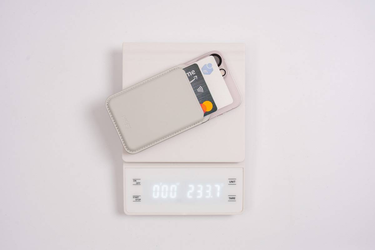 iPhone 13 miniにフラッシュウォレット＆スタンド-MagSafeを装着すると重量が1.5倍以上になる
