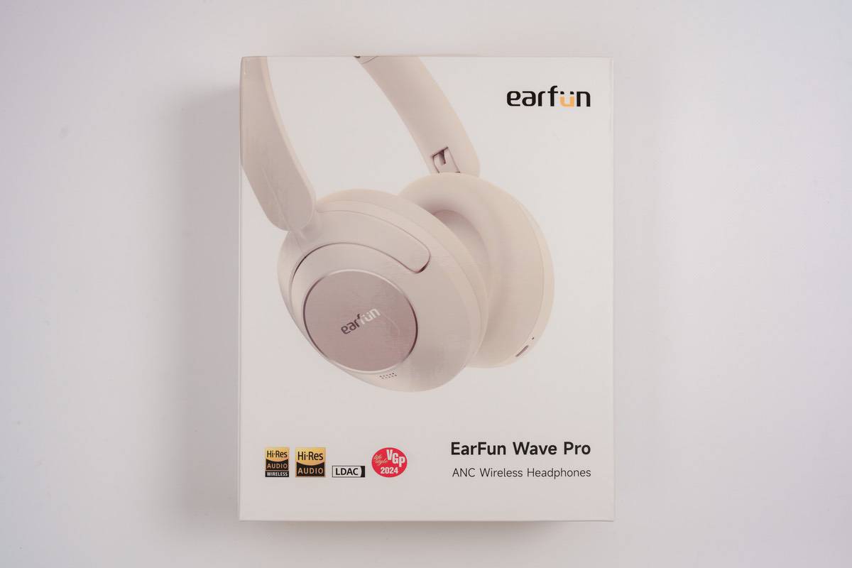 EarFun Wave Proの外箱を撮影してみた