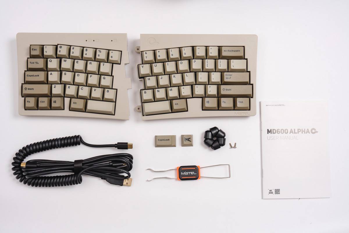 Mistel MD600 Alpha BT Rhinoの付属品を並べてみた