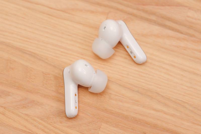 EarFun Air Pro 4の形状はAirPods Proと似ている