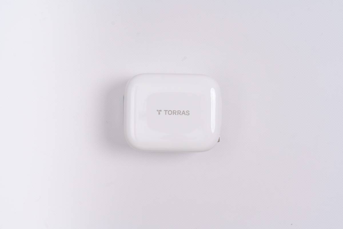 TORRAS FlexLine 40W 急速充電器を白背景に並べてみた