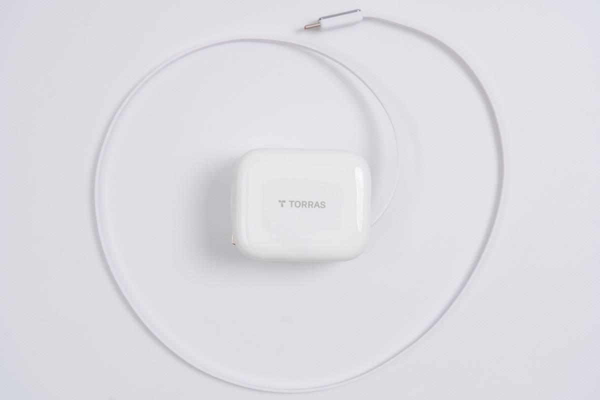 TORRAS FlexLine 40W 急速充電器には68cmのケーブルが収納されている