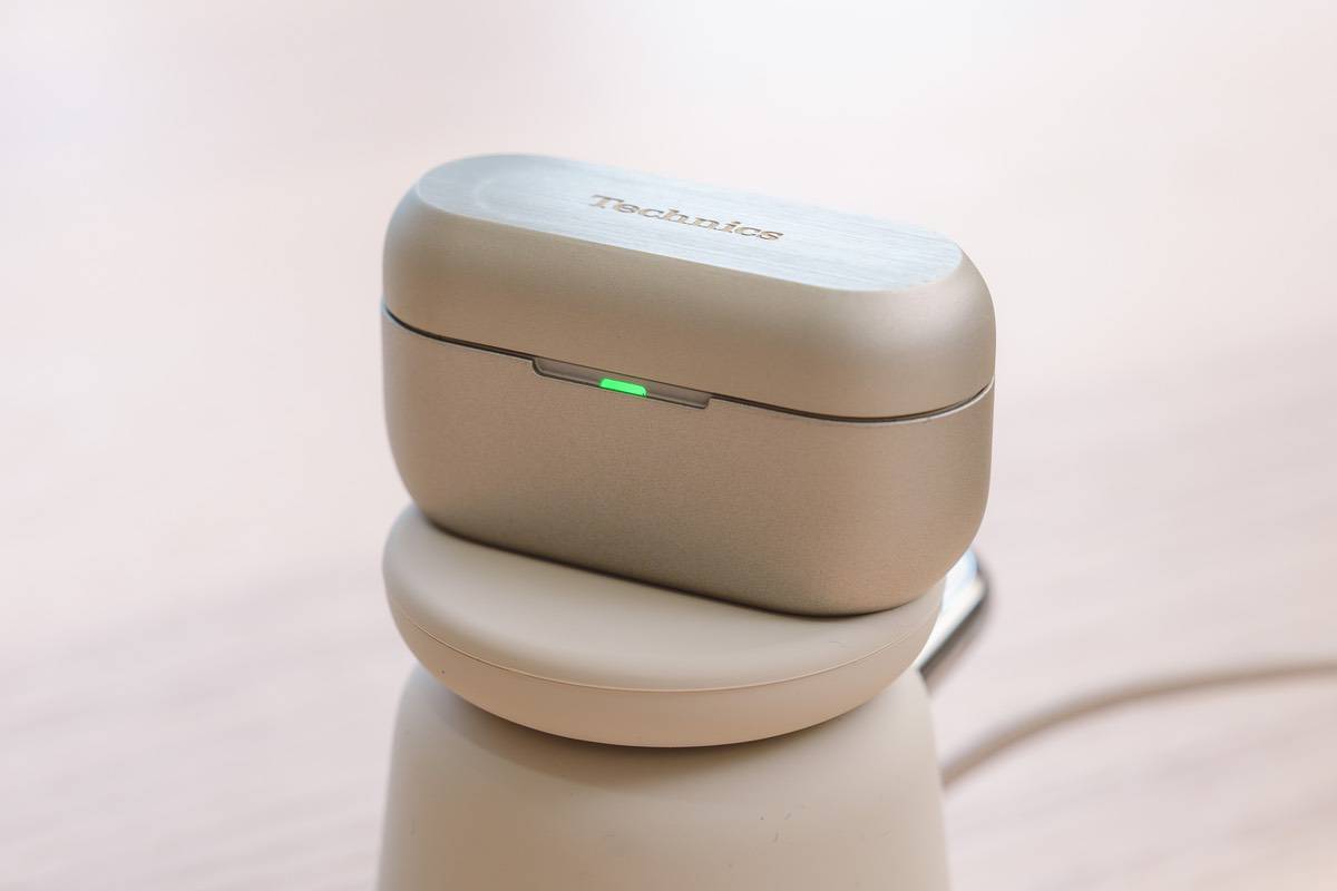 Belkin BoostCharge Pro 2-in-1 Wireless Charging Dock with MagSafe 15WはQi充電に対応している