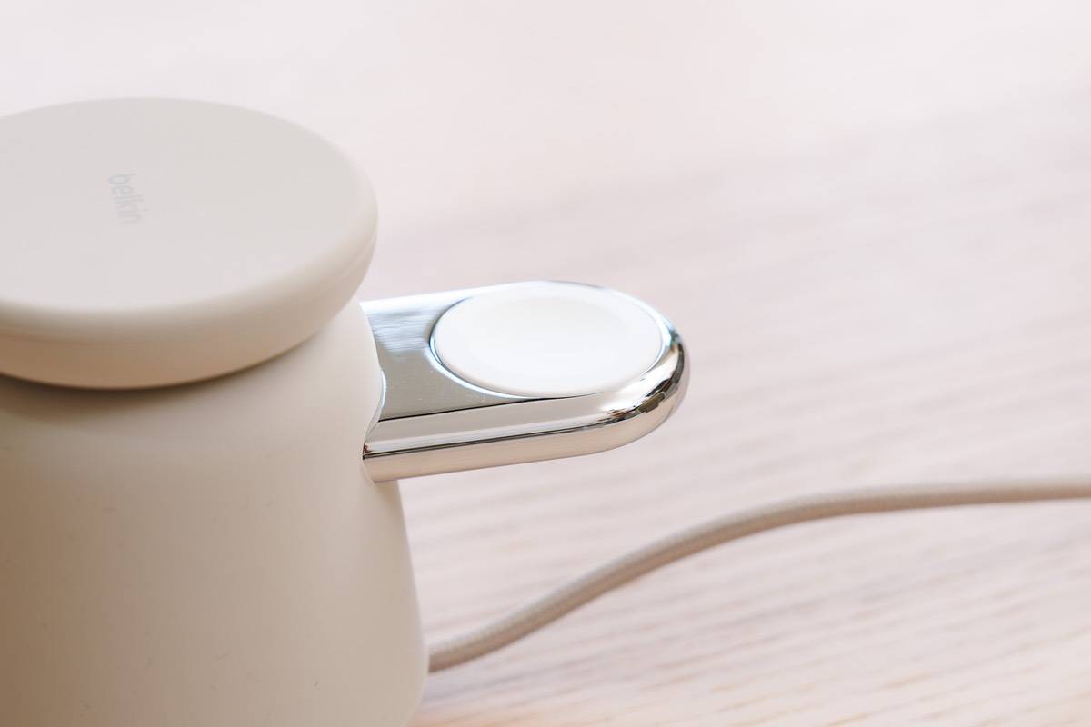 Belkin BoostCharge Pro 2-in-1 Wireless Charging Dock with MagSafe 15WはApple Watchの急速充電に対応している