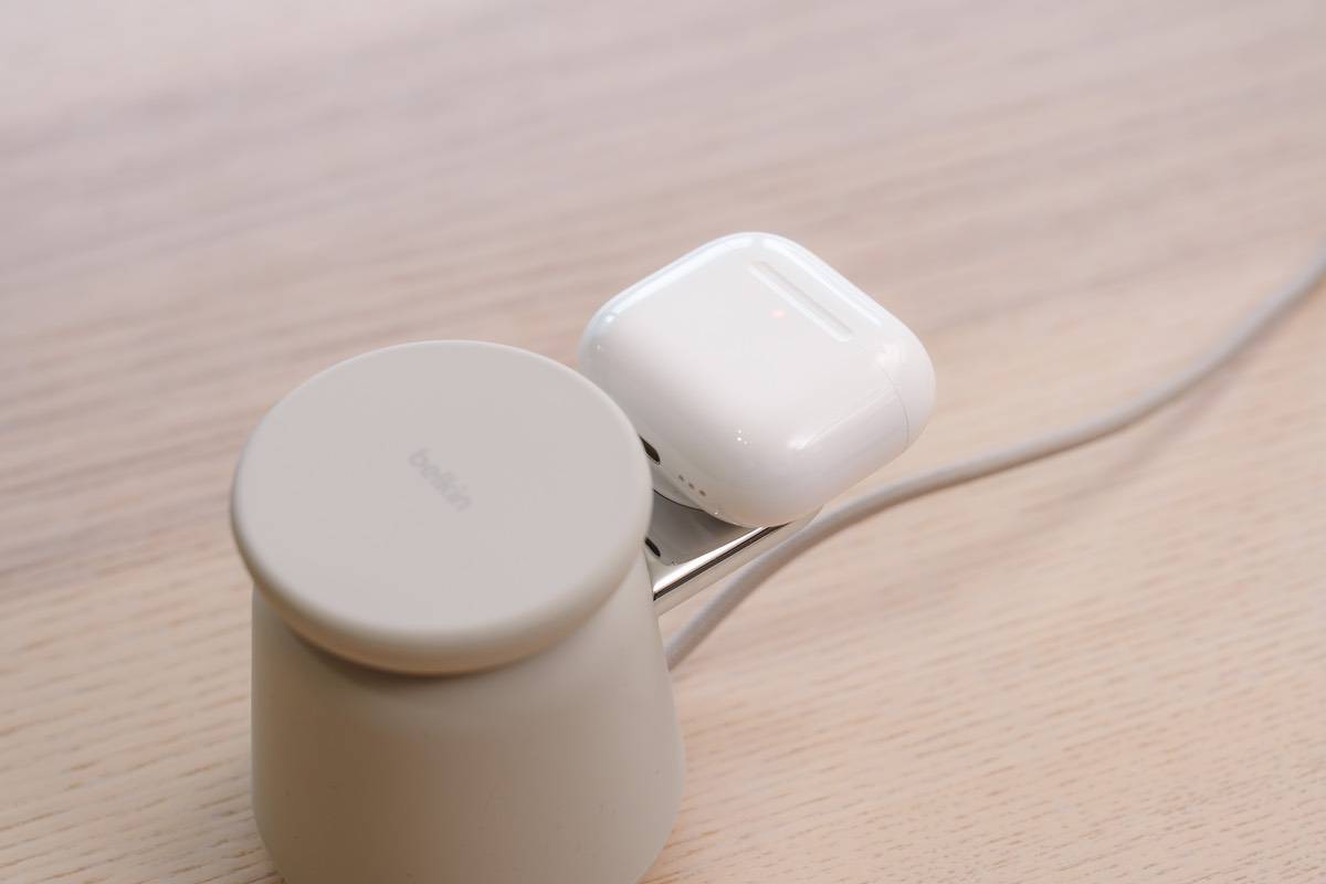 Belkin BoostCharge Pro 2-in-1 Wireless Charging Dock with MagSafe 15WでAirPods 4を充電してみた