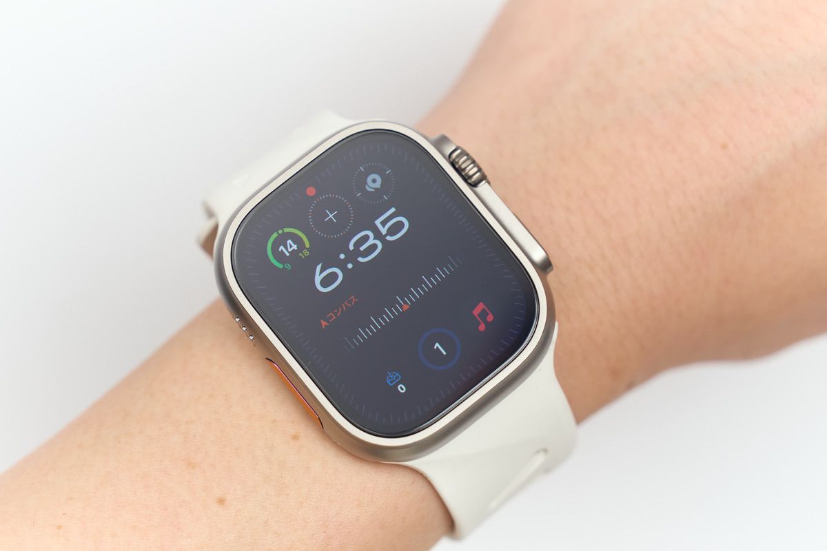 Aulumu A02 スポーツウォッチバンド for Apple Watch SeriesをApple Watchに装着して腕に着けている