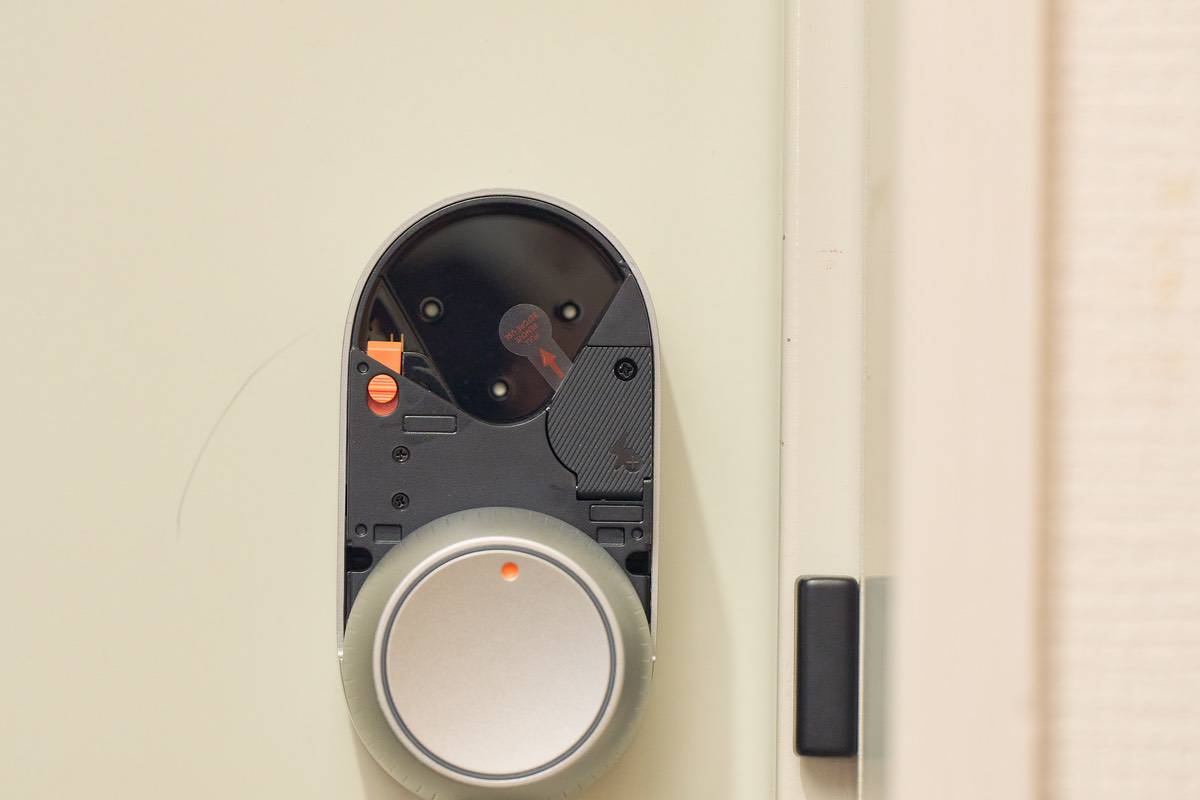 SwitchBot ロック Ultraの内部の様子を撮影