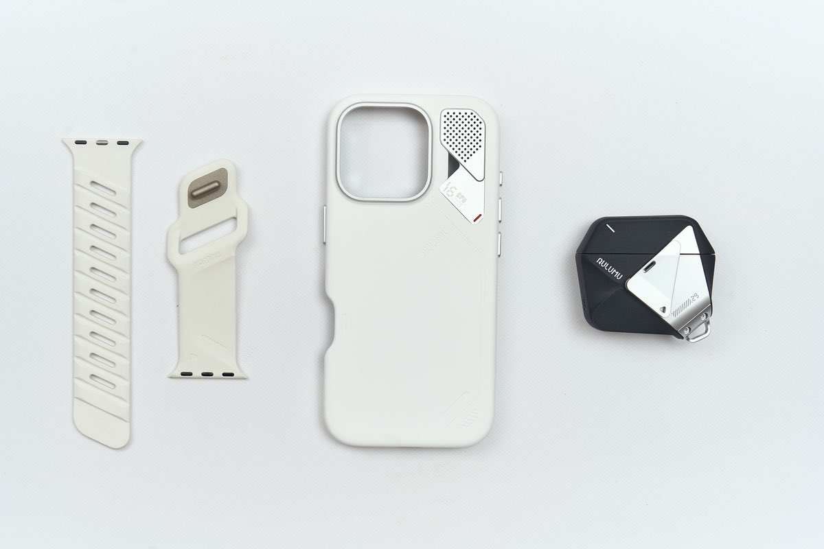 AulumuのApple製品向けアクセサリーを3つ並べている