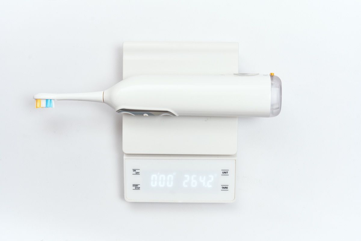 Soocas NEOS IIのに給水した状態で重さを量っている