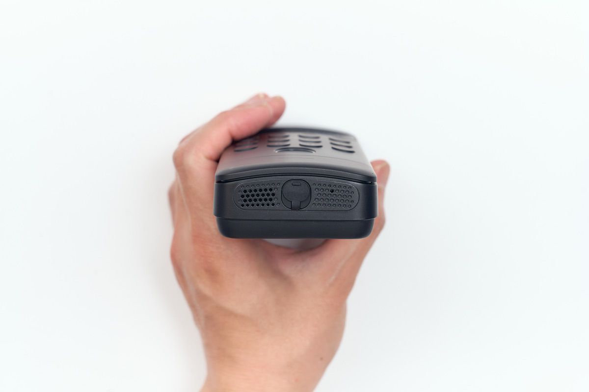 SwitchBot顔認証パッドの底面のUSB Type-Cポート