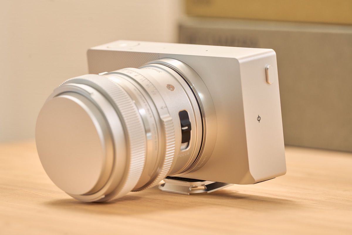 Ukaクイックリリースプレートを装着したSigma BFにレンズを装着した
