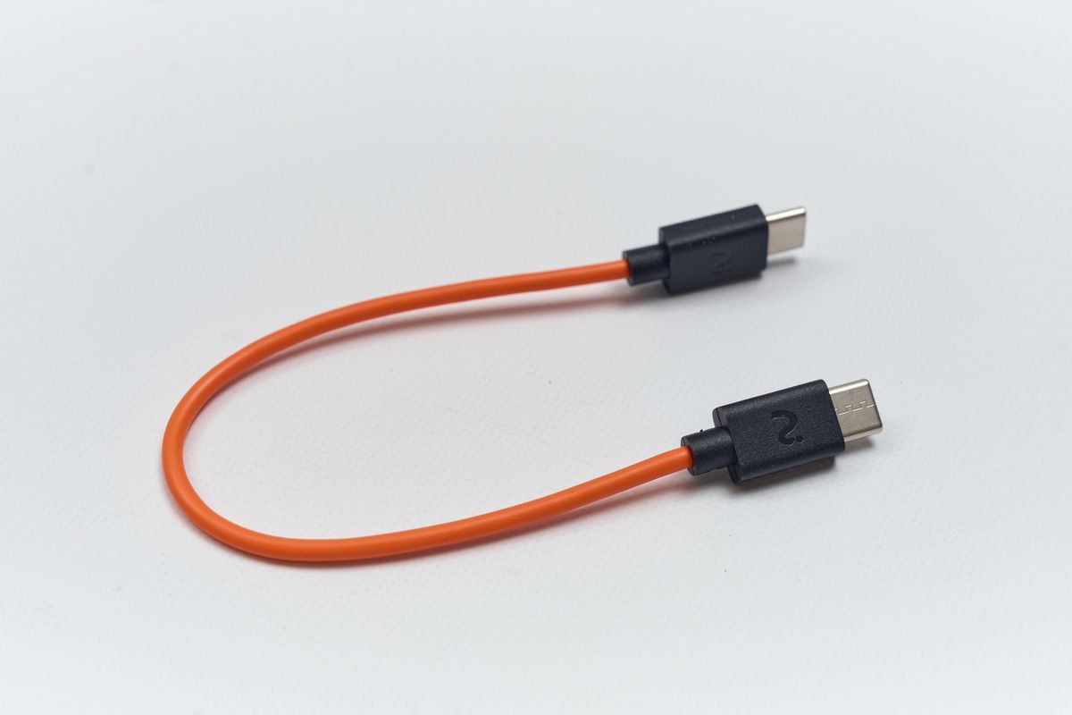 viaim RecDotの付属のケーブルはオレンジ