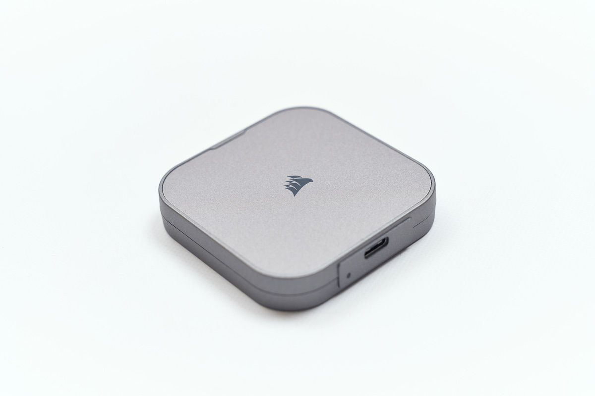 Corsair EX400Uの表面