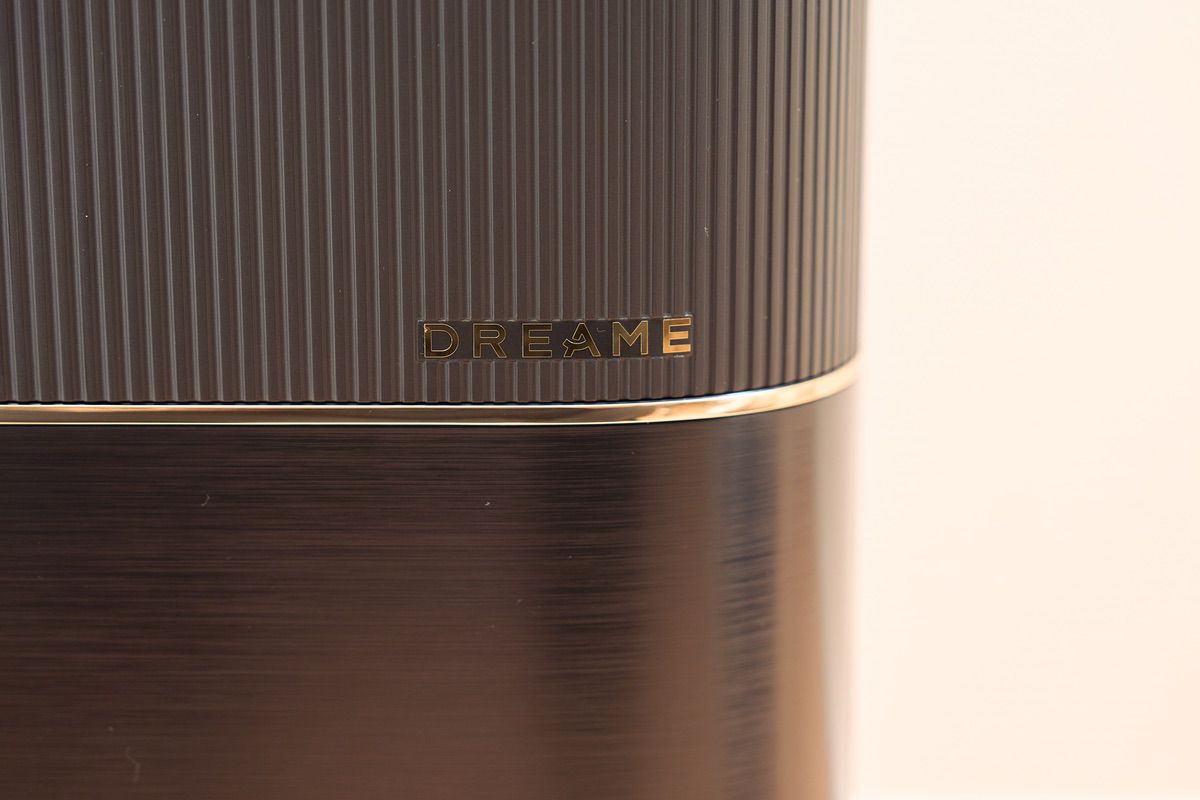 Dreame X30 Ultraのベースステーションのロゴを撮影