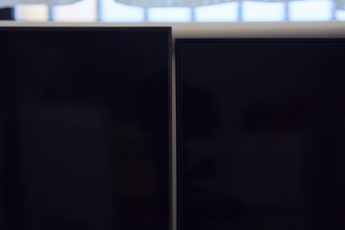 TCL 55Q6Cと55Q7Cの黒画面を撮影した