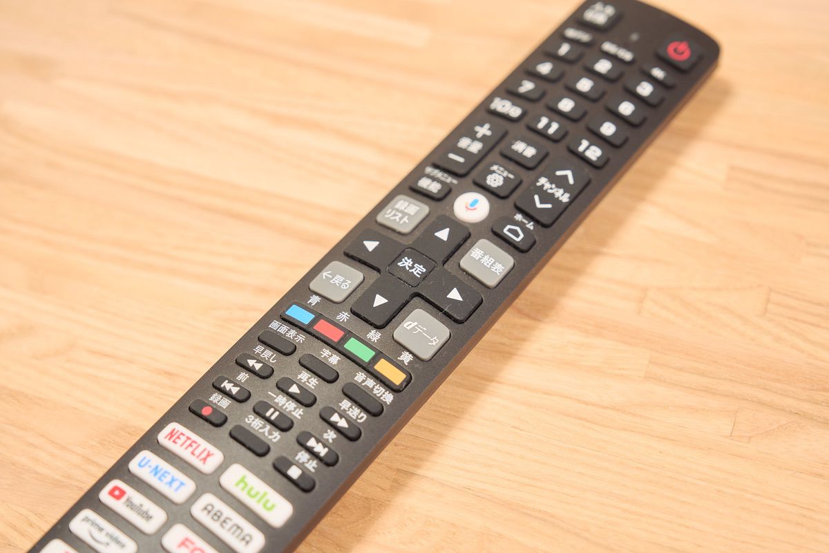TCL 55Q7Cのリモコンのボタンを撮影