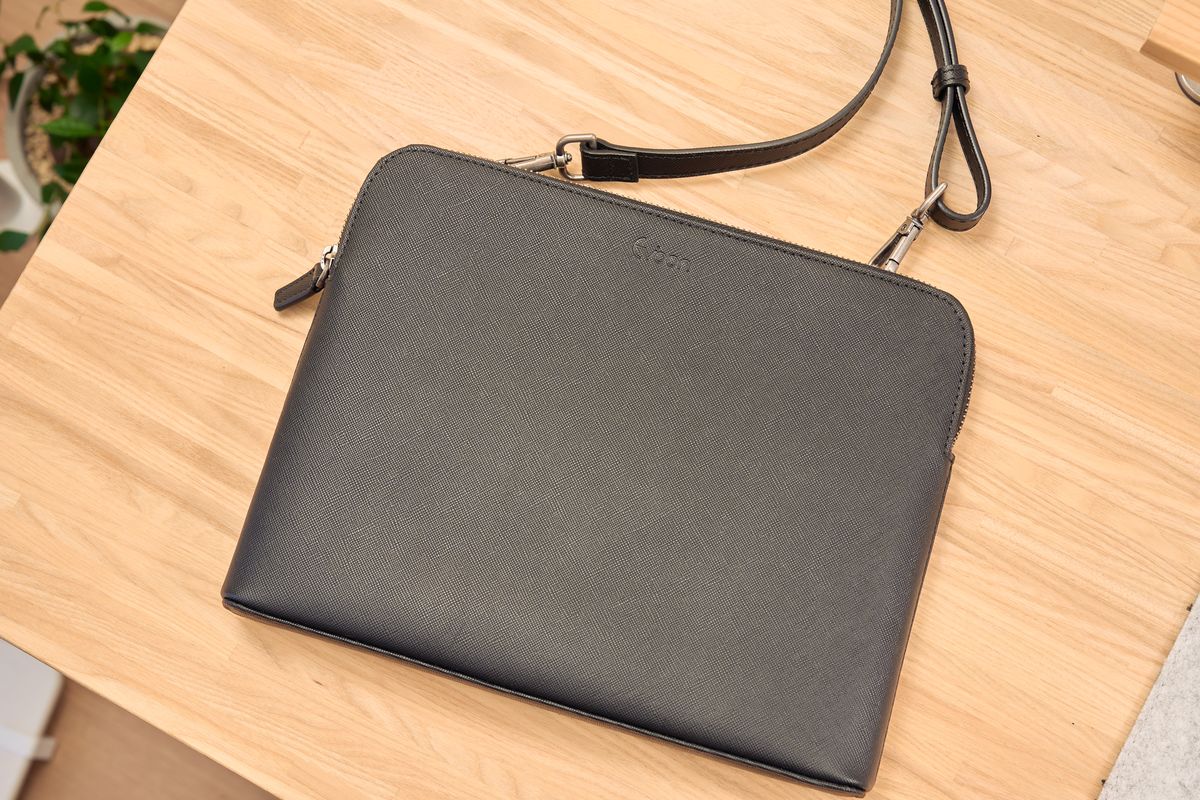 Evoon みがるサコッシュレザーにショルダーベルトを取り付けた