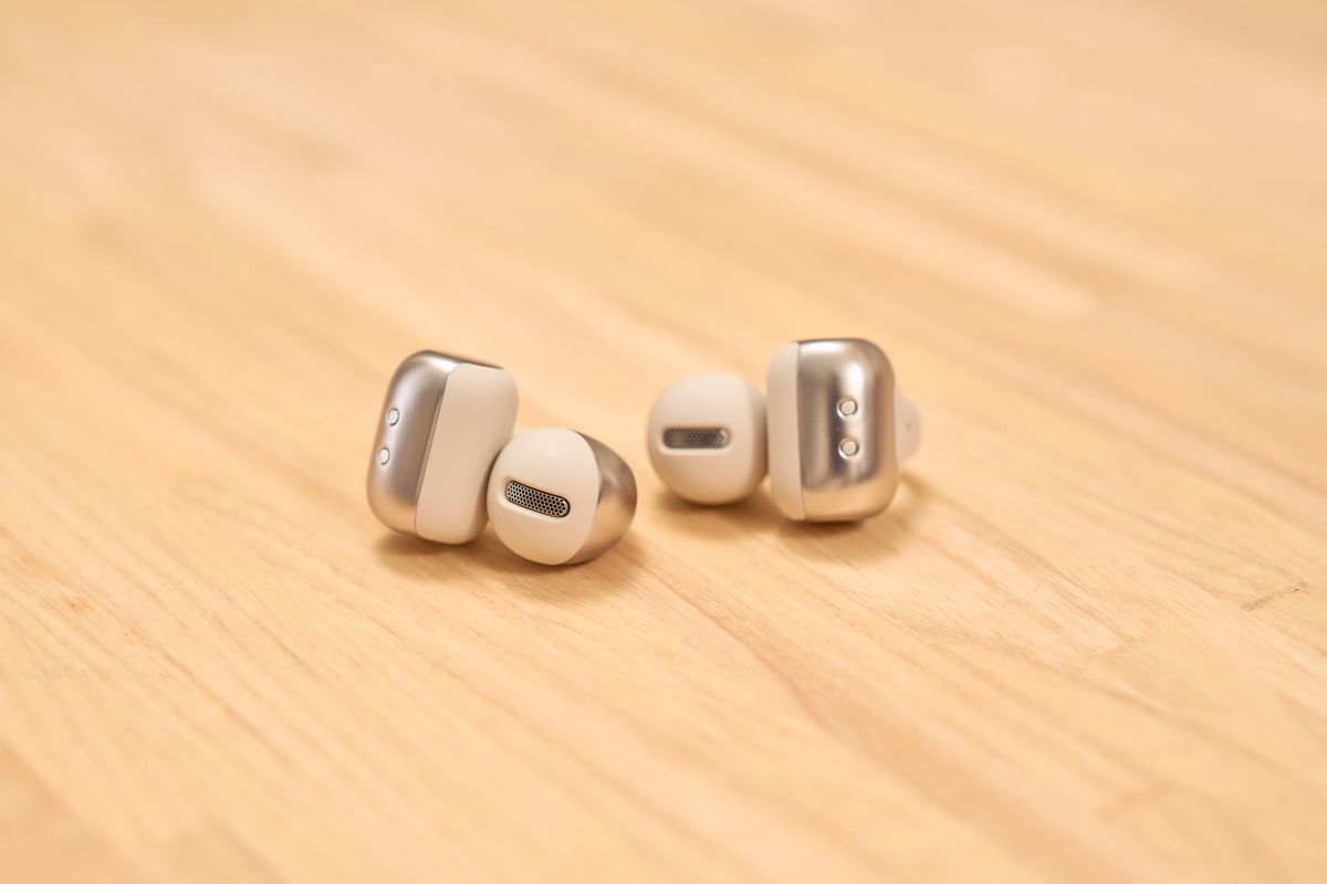 Shokz OpenDots ONEのイヤホンを置いている