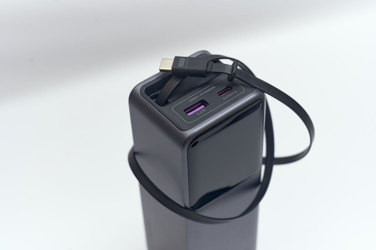 UGREEN Nexode 巻き取り式 USB-Cケーブル内蔵 モバイルバッテリー 20000mAh 165Wのポート