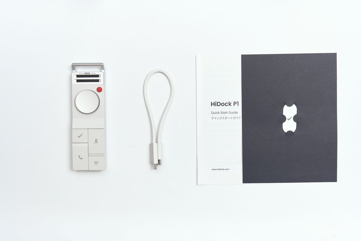 HiDock P1の付属品を並べている