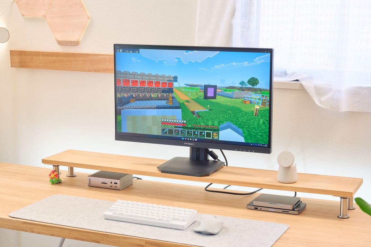 INNOCN 27D1Uでマインクラフトをしている