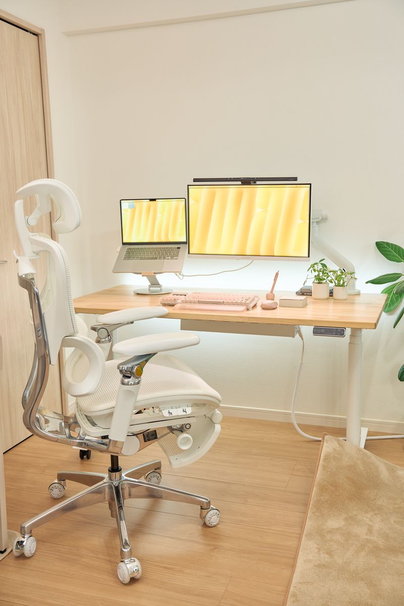 COFO Chair Premium 2とデスク