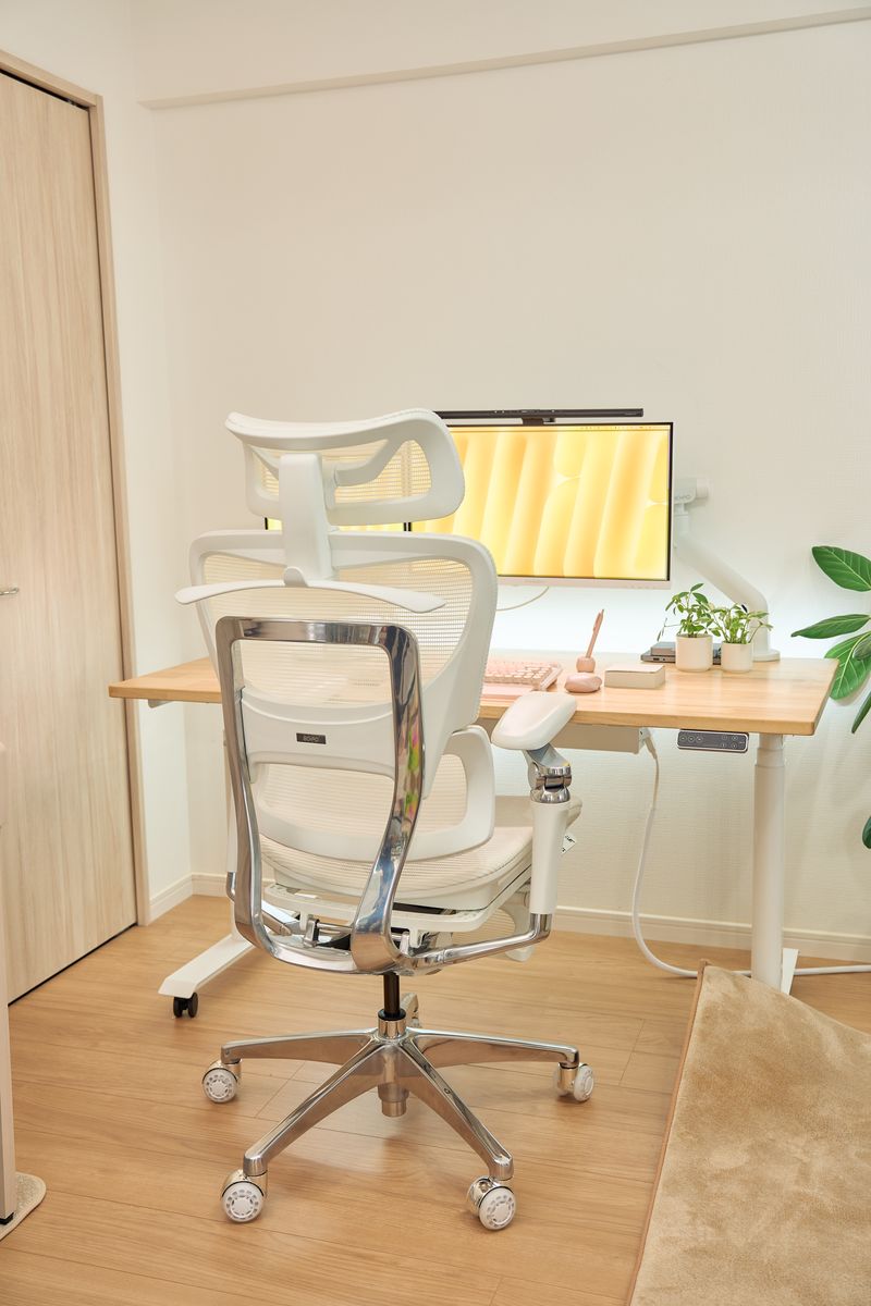 COFO Chair Premium 2をデスクに配置